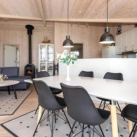 4 Star Holiday In Holiday home